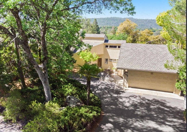 Building Photo - Bright 2-Bed/2-Bath Auburn Home with Sutter Buttes Views