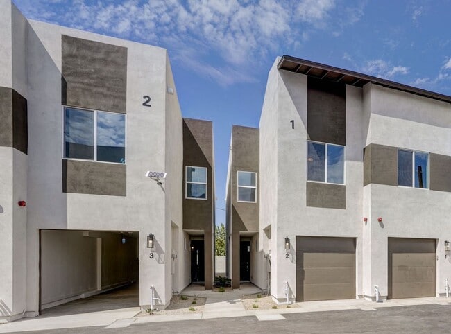 Interior Photo - Nido 18