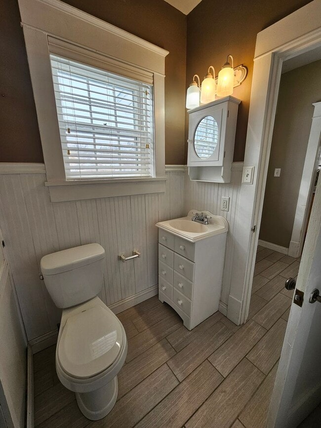 Building Photo - 4 BED | 2.5 BATH | SPACIOUS HOME | WEST