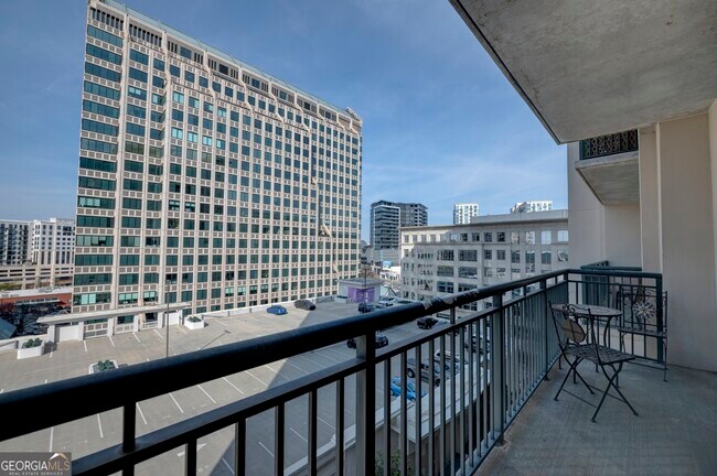 Building Photo - 3040 Peachtree Rd NW