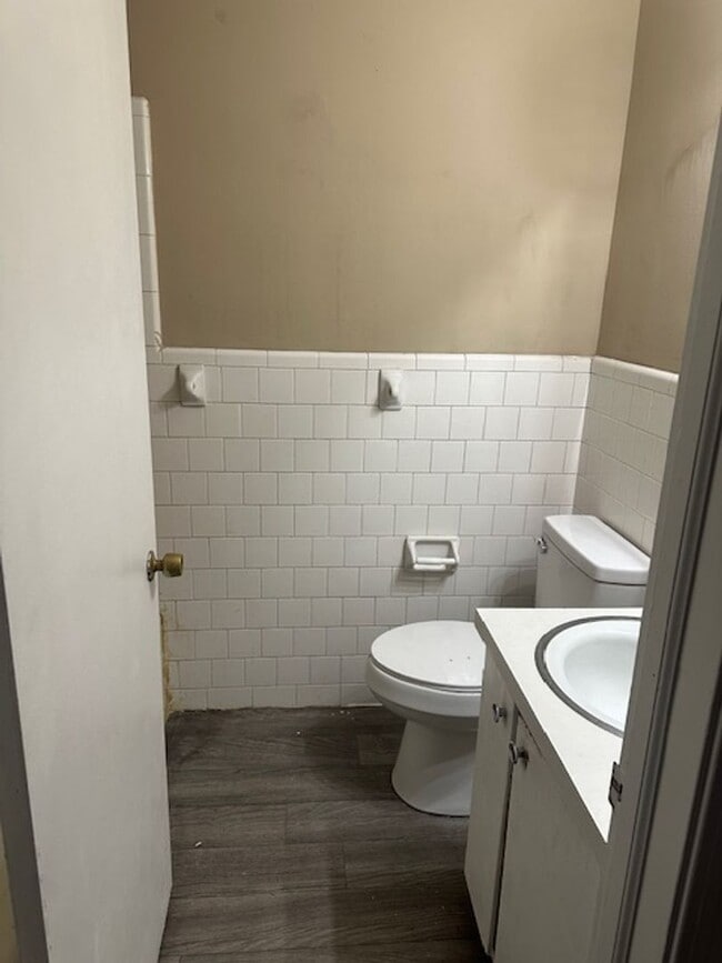 Building Photo - 1228 York St