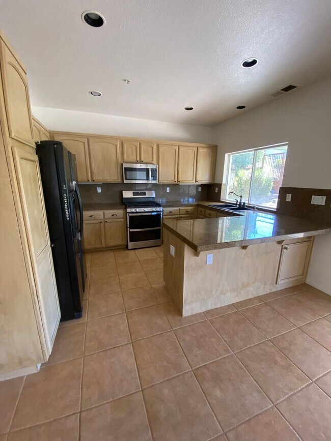 Building Photo - For Rent – Spacious Las Palmas II Home