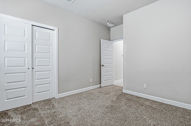 Building Photo - 111 Sarah Trl