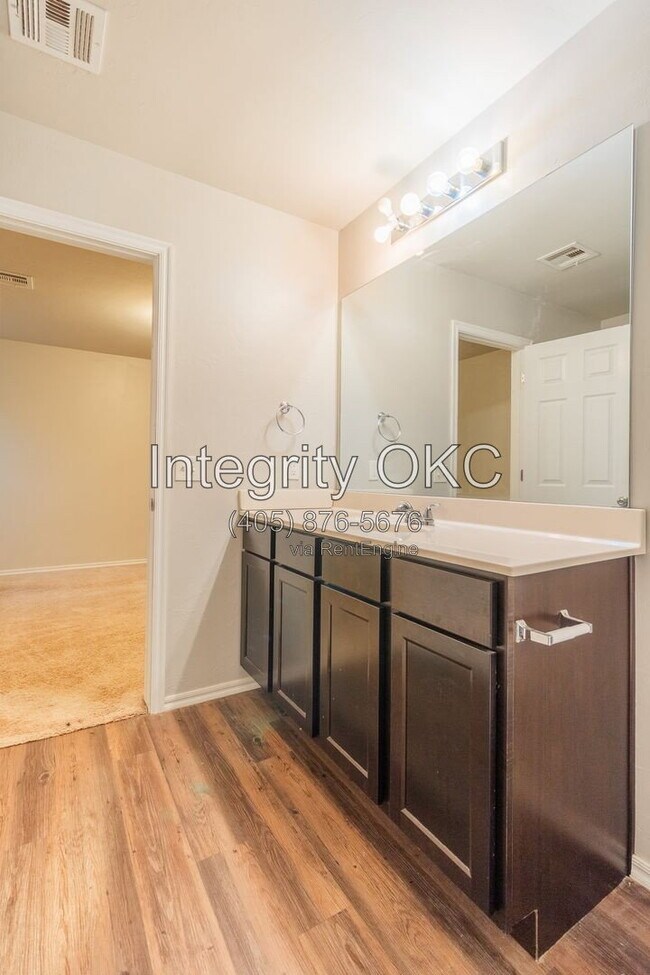 Building Photo - 13233 Bridgewater Dr