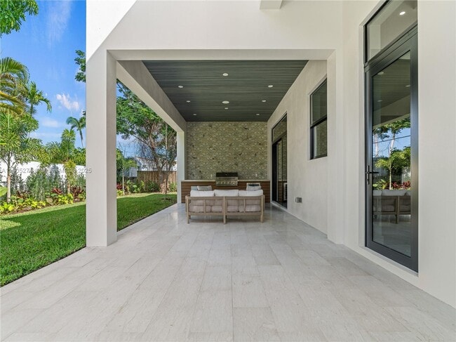 Building Photo - 543 NE 109th St