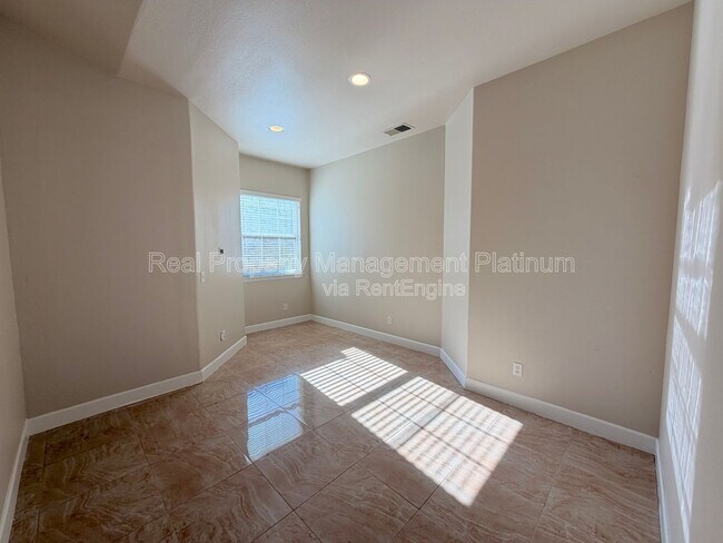 Building Photo - 5801 W Chennault Ave