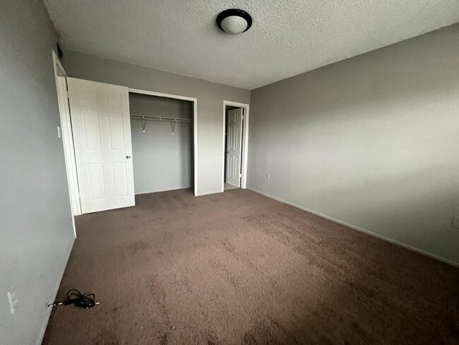 Building Photo - Spacious 3 Bed/2 Bath Condo on Las Palmas ...
