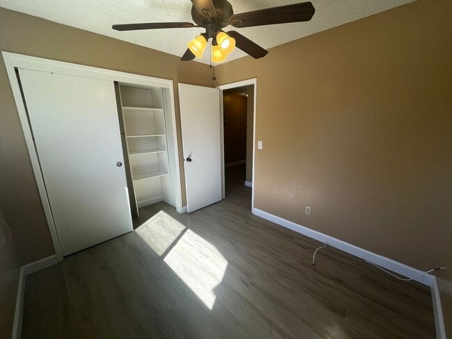 Building Photo - 3233 Nightingale Dr