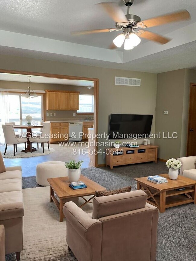 Building Photo - Charming Duplex in Pleasant Hill, MO – Your Perfect Home is Waiting for you to Tour Today!
