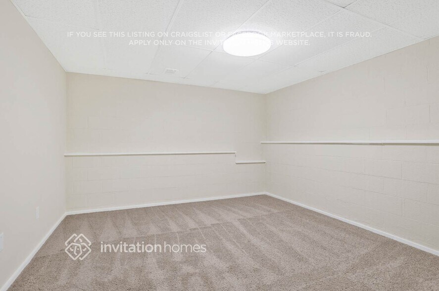 Building Photo - 282 Seals Dr