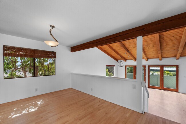 Building Photo - 516 Rosecrans Ave
