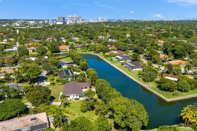 Building Photo - 10945 SW 75th Ct