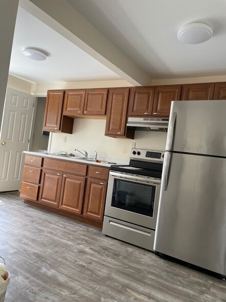 Building Photo - 371 Main St