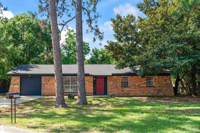 Primary Photo - 1221 Albuquerque Cir