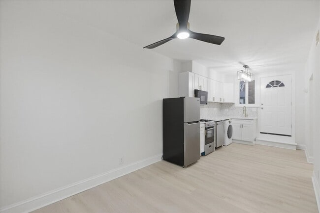 Building Photo - 4004 N Bell Ave