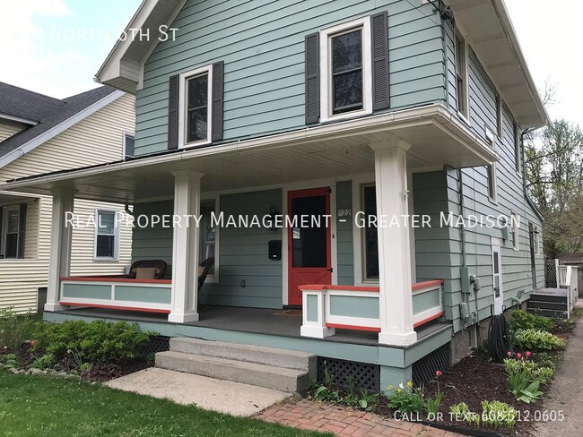 Building Photo - Updated 3 bedroom plus Den house near East...