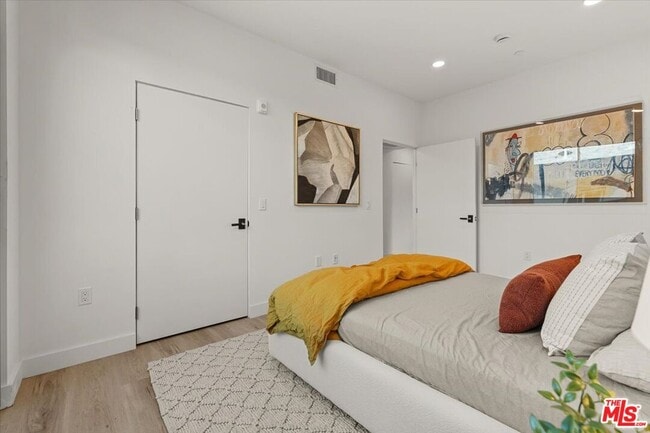 Building Photo - 1257 N Sweetzer Ave