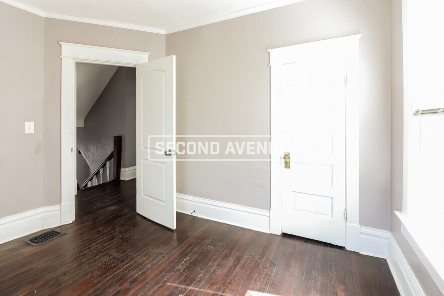 Building Photo - 144 N White Ave