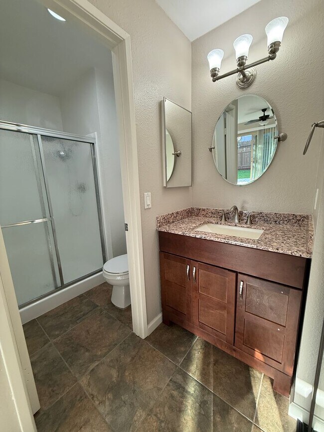 Building Photo - Excellent 2 bedroom 2 bathroom single story condo with private backyard.