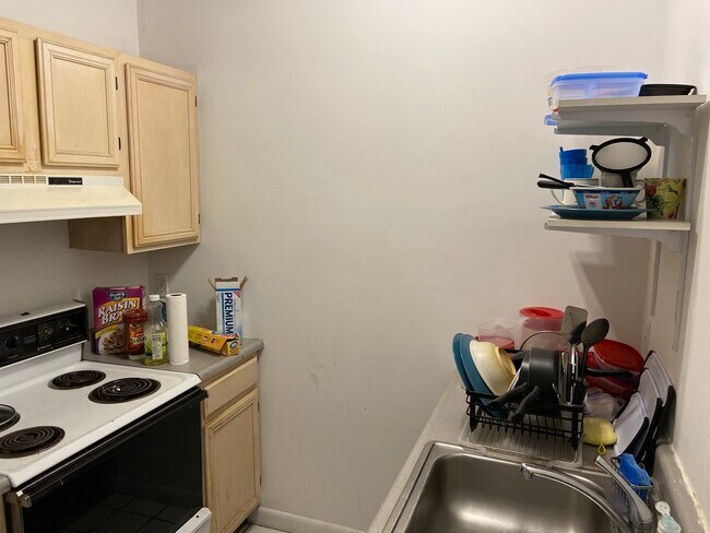 Building Photo - 52 Evergreen St