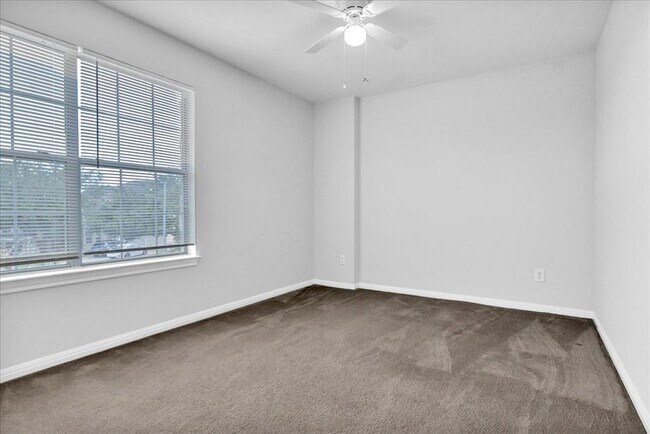 Building Photo - 1402 Grafton Ln
