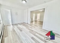 Building Photo - 94 Malletts Bay Ave