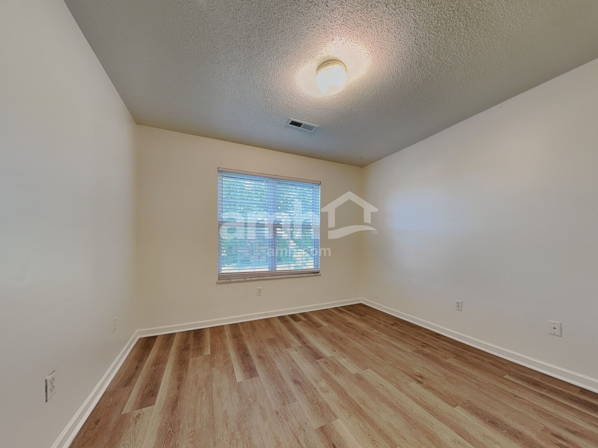 Building Photo - 7525 Saddlebrooke Dr
