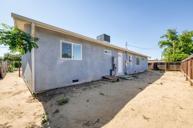 Building Photo - 10196 S Highland Ave