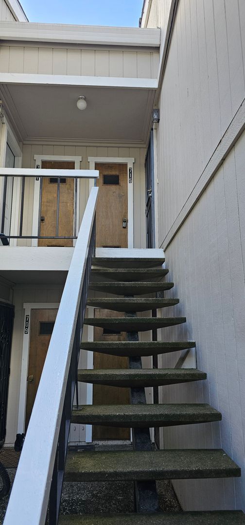 Building Photo - 715 Mikkelsen Dr