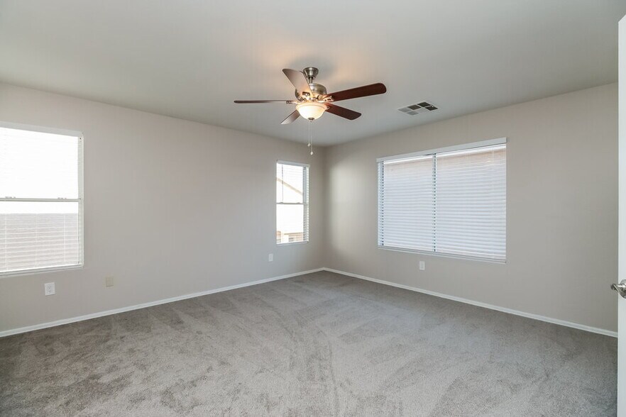 Building Photo - 7233 S 40th Ave