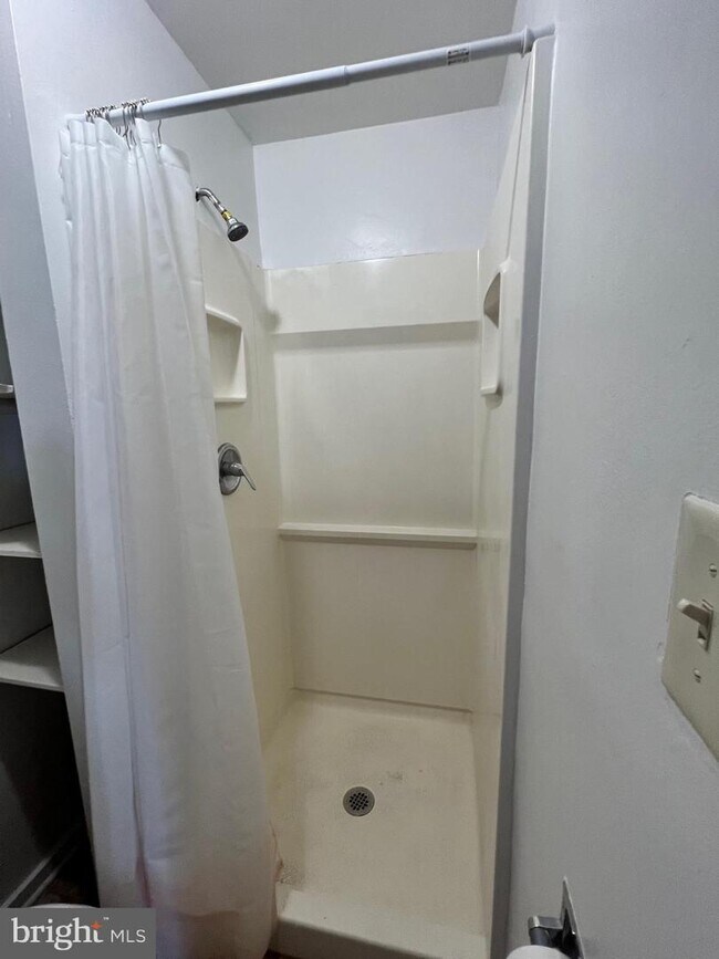 Building Photo - 202 N Samuel St