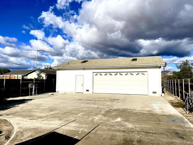 Building Photo - 1525 Vosti Ave