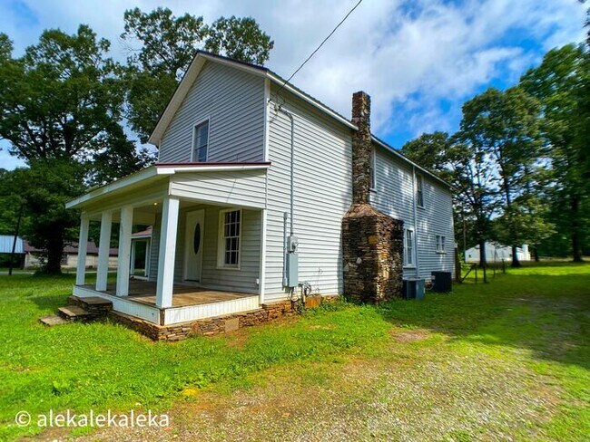 Building Photo - Julian 4 Bedroom, 2 Bathrooms Incredible F...