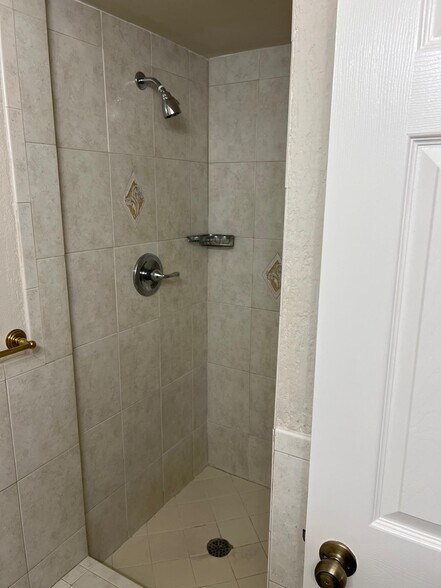 Building Photo - 2491 SW 82nd Ave