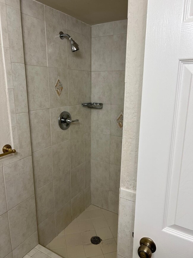 Building Photo - 2491 SW 82nd Ave