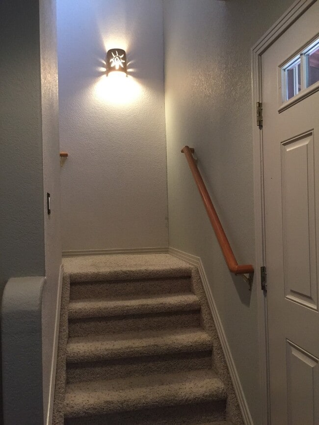 Building Photo - Manitou Springs Townhome