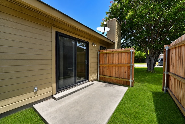 Building Photo - 3410 Ridge Ash