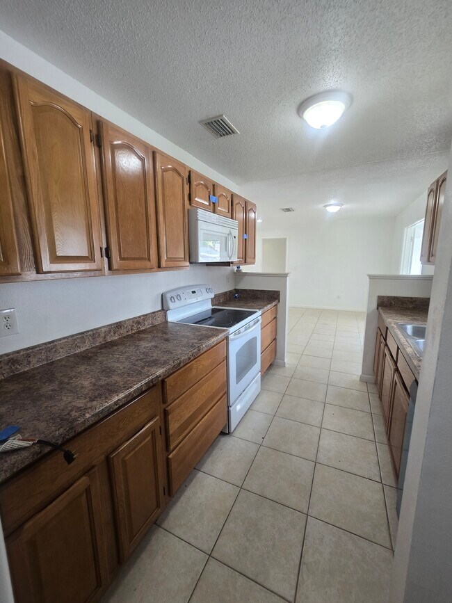 Building Photo - 9231 Antrim St