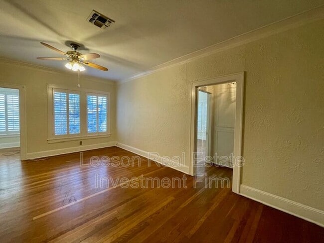 Building Photo - 458 Forest Ave