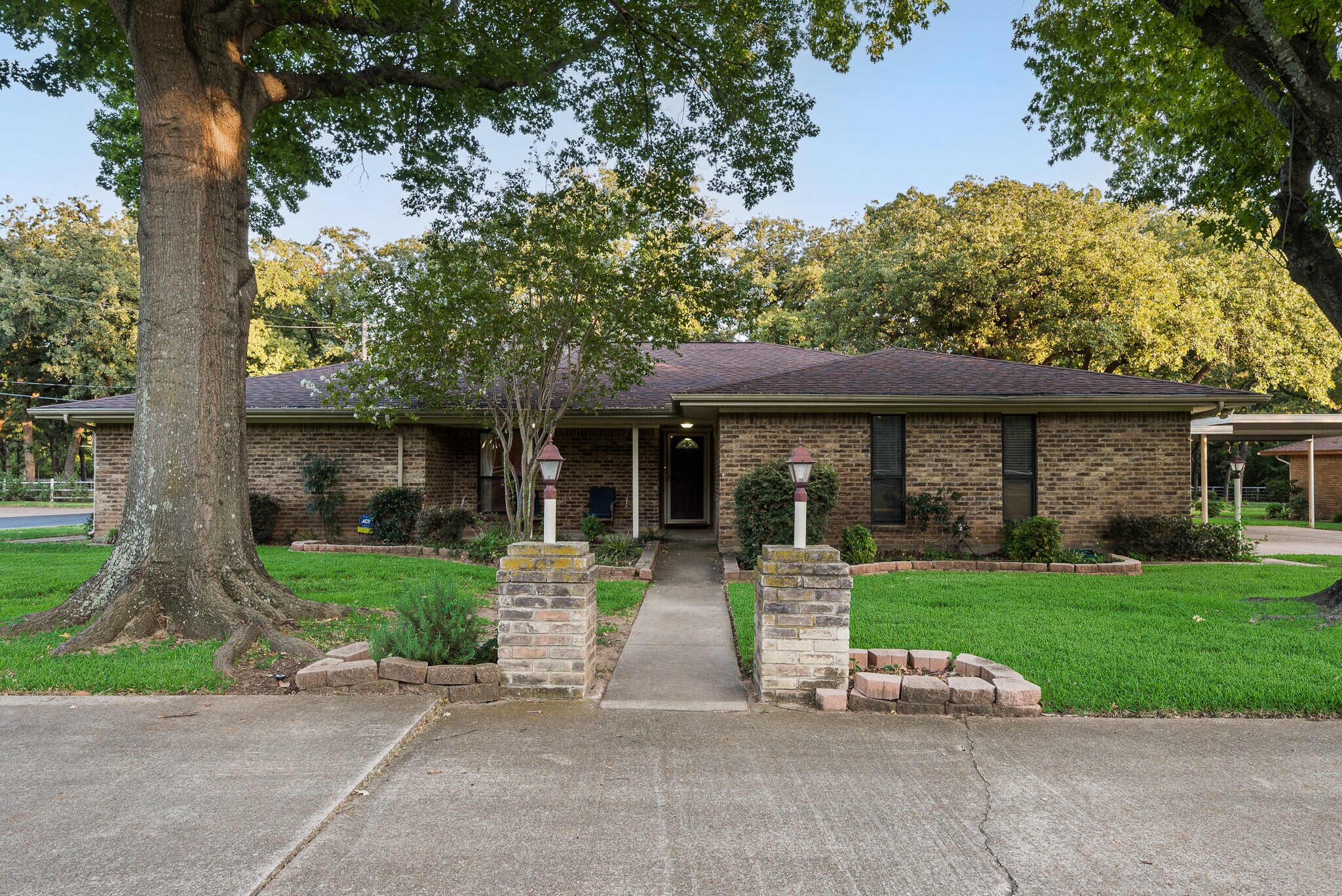 Building Photo - 763 Moore Rd
