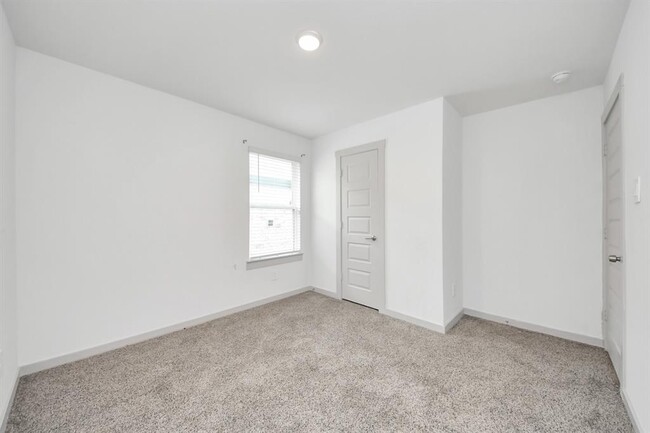 Building Photo - 7007 Fleetwood Crescent Wy