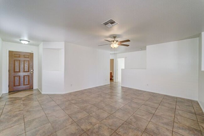 Building Photo - READY TO VIEW NOW! Spacious 3 Bed 2 Bath home in the Estrella Neighborhood
