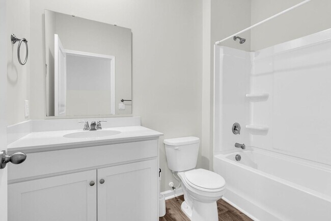 Building Photo - Modern Comfort in the Heart of Ladson