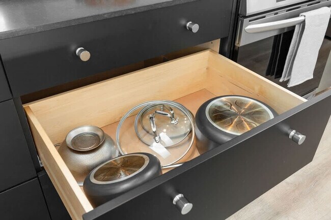 Building Photo - 3224 13th Ave W