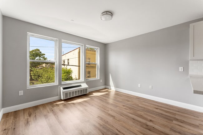 Building Photo - 18 Canfield St