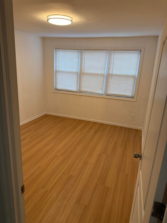 Building Photo - 298 Princeton Ave