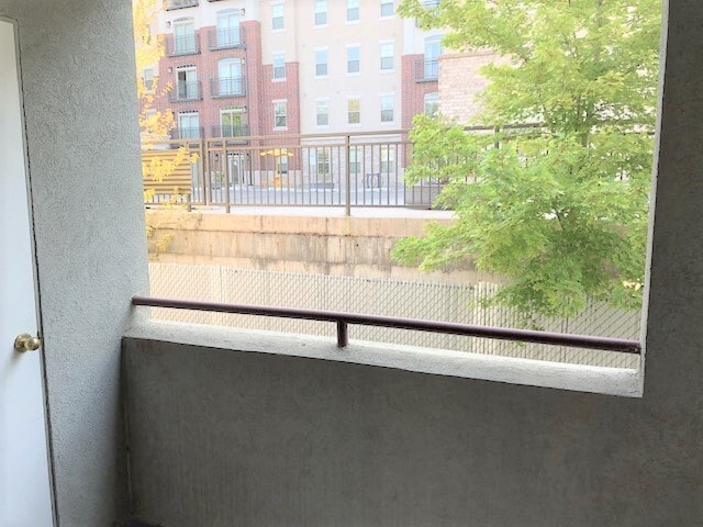 Building Photo - 541 E 500 N