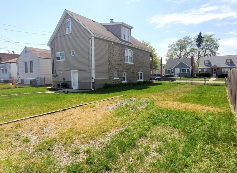 Building Photo - 6219 S Nagle Ave