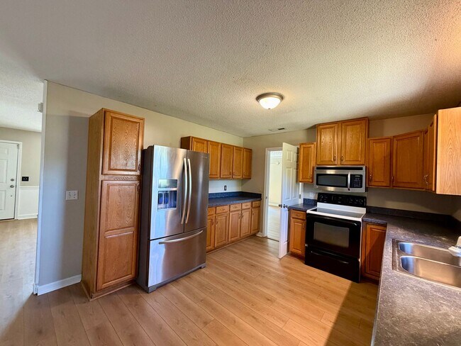 Building Photo - Close to Shaw AFB!