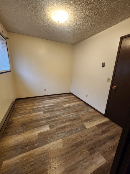 Building Photo - 1214 E 3rd St